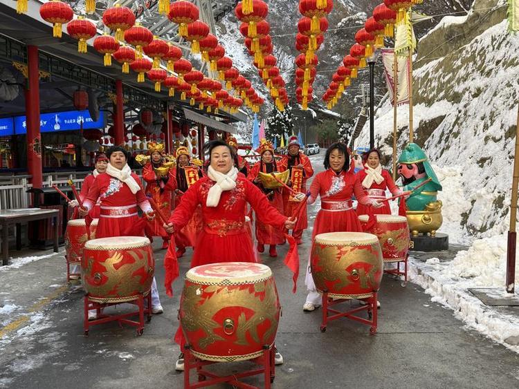 华山景区蛇年春节接待购票登山游客11.5万人次