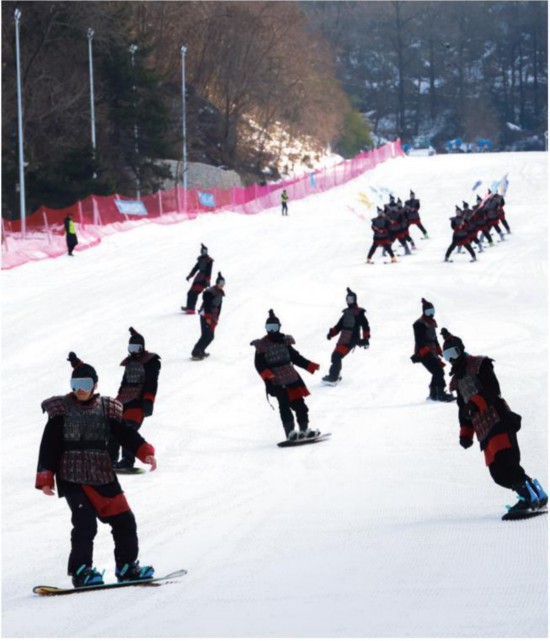 解锁冬日新玩法 冰雪经济“热”起来