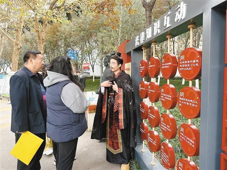 雁塔法治公园开园 “法治大集”让市民沉浸式学法