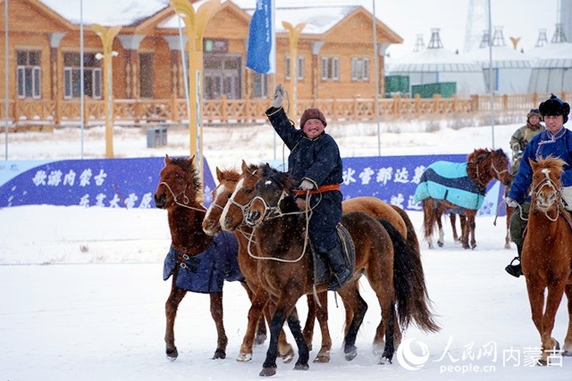 内蒙古呼伦贝尔：穿越大雪原 天天那达慕