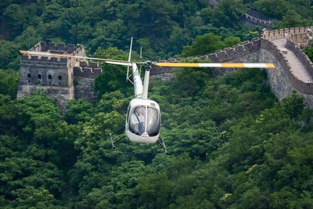 空中俯瞰长城全貌 慕田峪长城开通低空游览航线