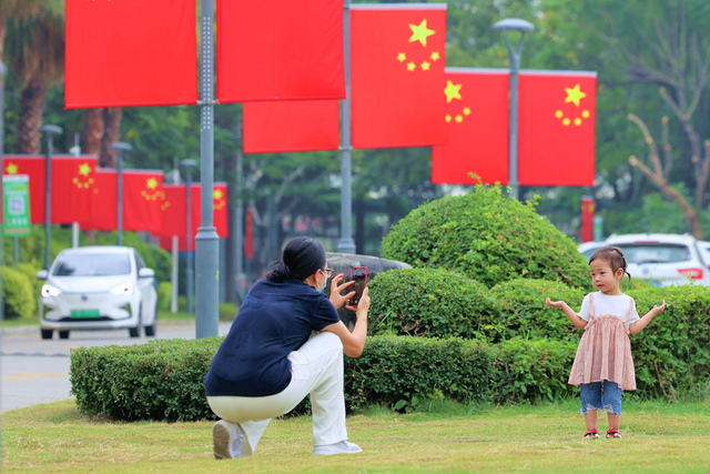 福建厦门：红红火火迎国庆