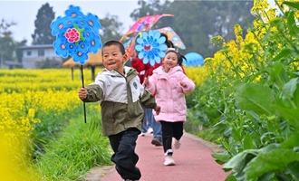 四川仁寿：一沐春风满地黄 油菜花海醉游人