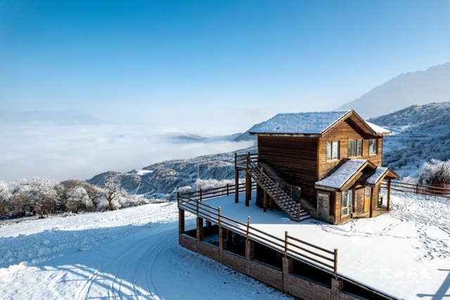 坐上动车去阿坝，玩起冰雪过冬天