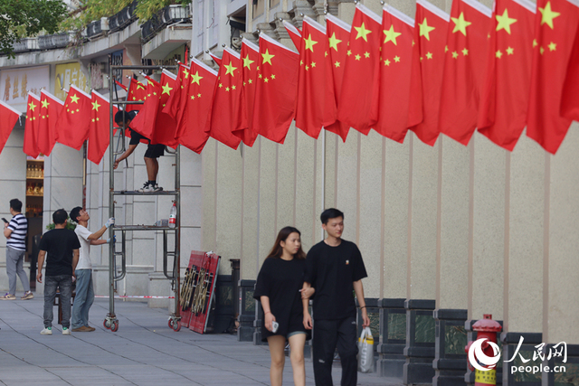 福建厦门：红红火火迎国庆