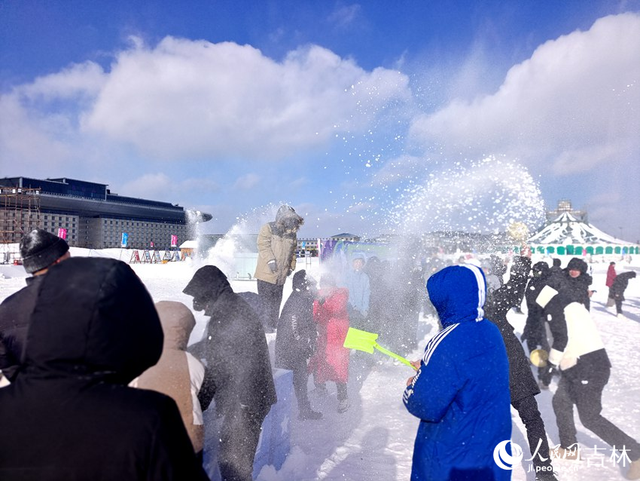 来长白山雪绒花雪乐园尽情“撒泼”