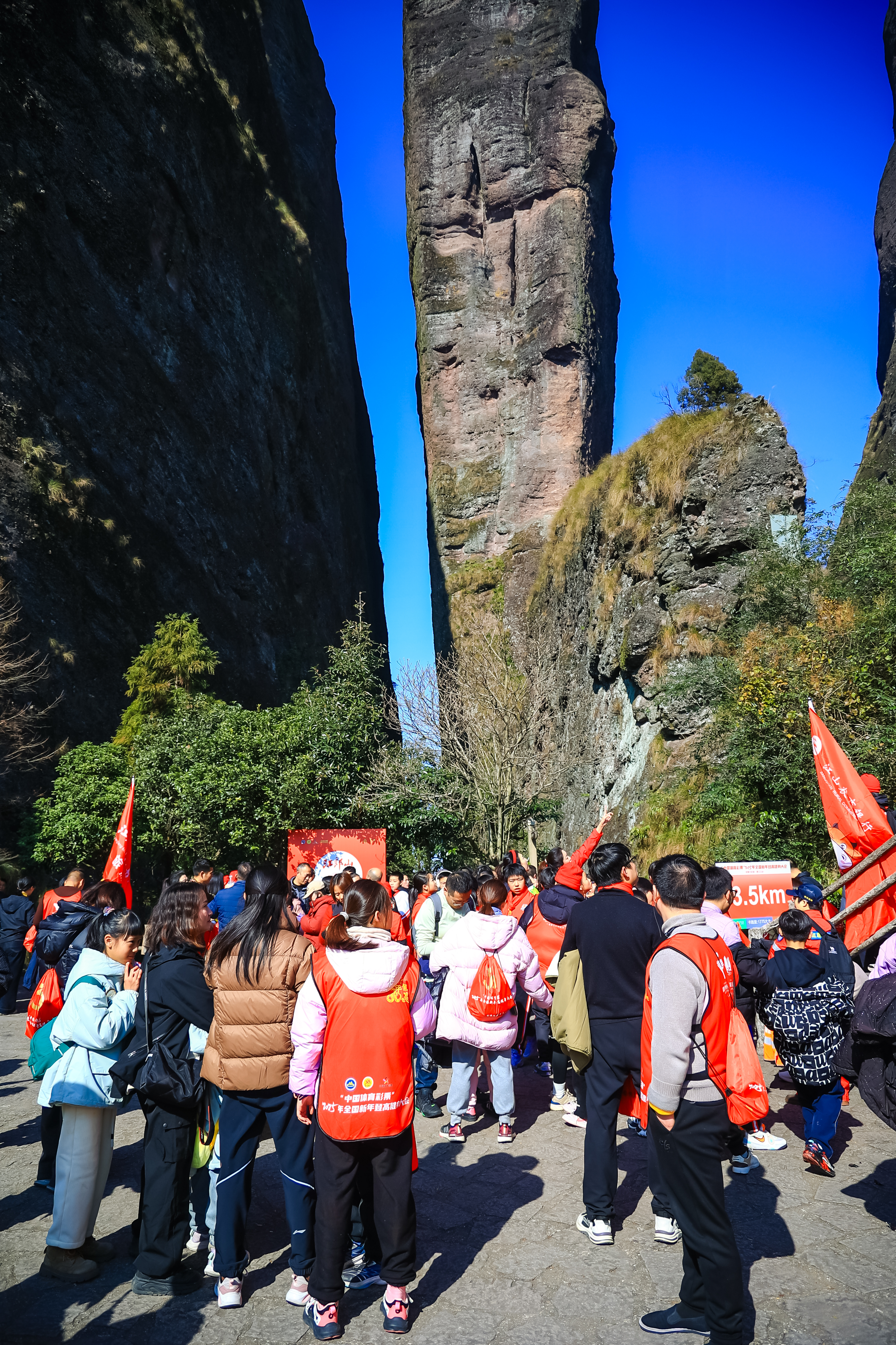 2025全国新年登高健身大会多地联动 汪顺、黄雅琼送新年祝福