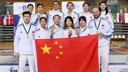 时隔14年 中国女佩再获世界杯团体冠军