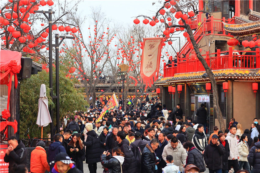 河南开封：文旅市场持续火爆