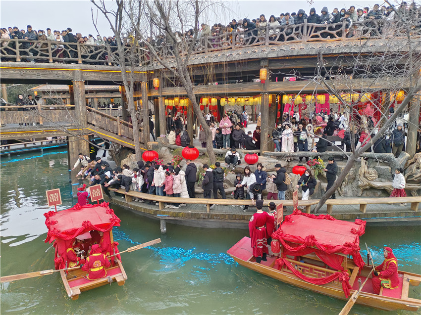 河南开封：文旅市场持续火爆