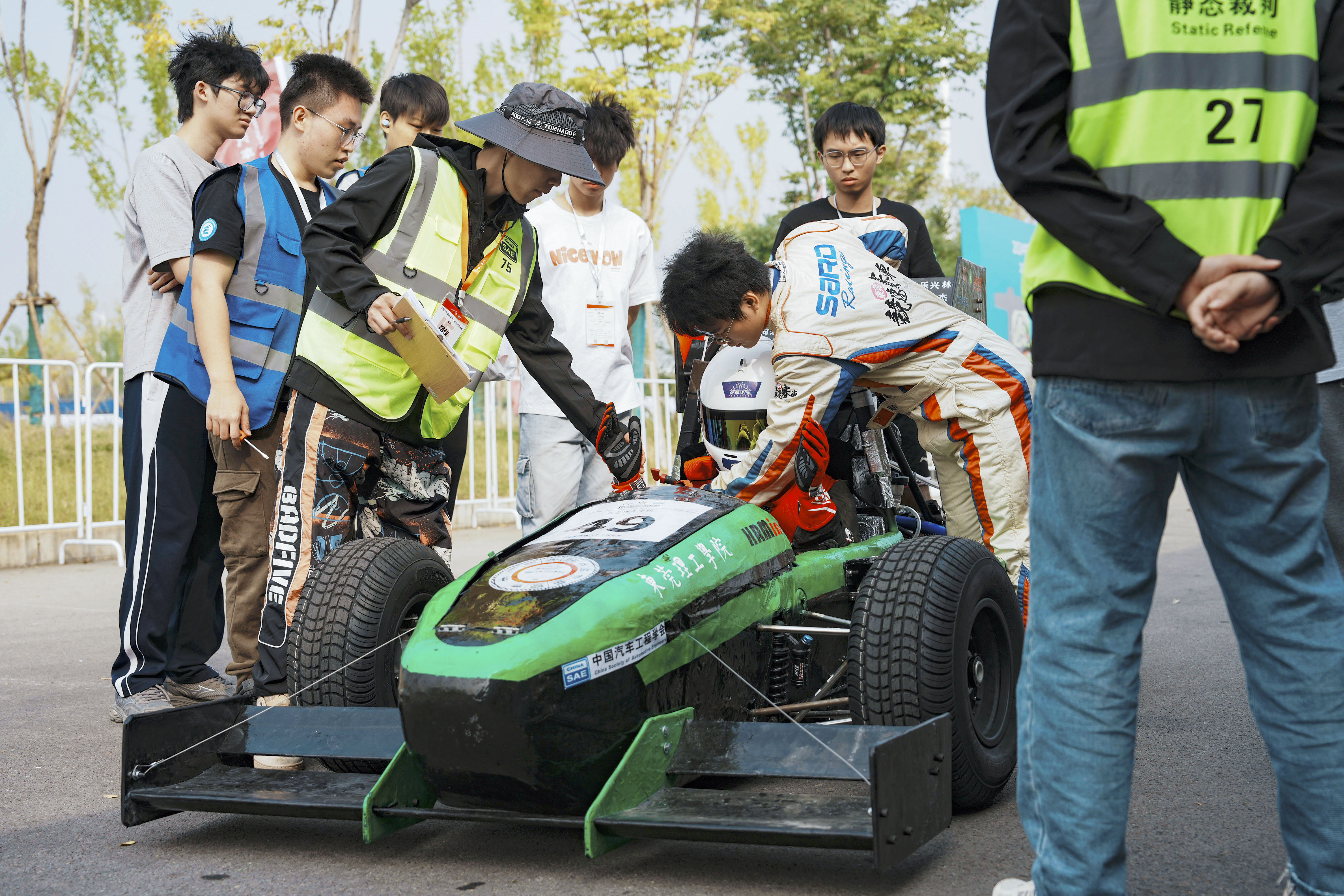 “学生造赛车”竞速郑州 中国大学生方程式汽车大赛首次来豫