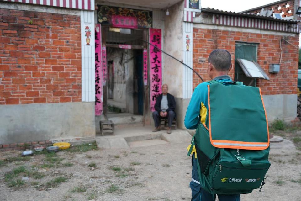 快递进村、特产出门 “小包裹”激发“大循环”