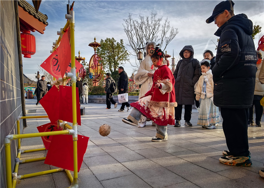 河南开封：文旅市场持续火爆