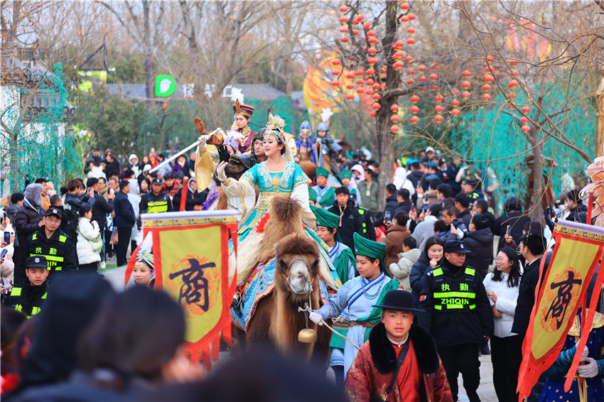 河南开封：文旅市场持续火爆