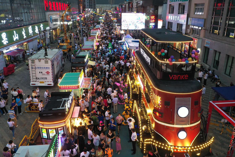 “美好沈阳DOU起来”“盛京夜太美”夜市美食之旅