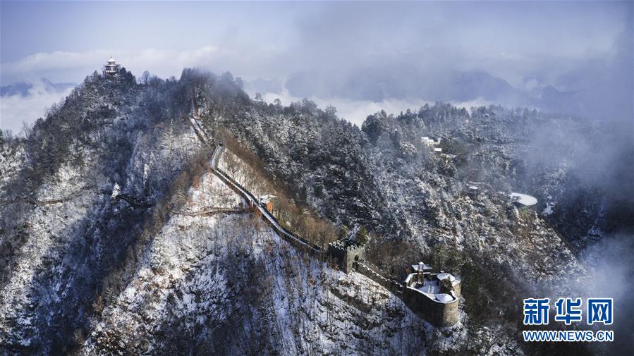 陕西镇安：雪霁塔云仙境