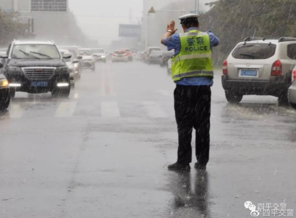 吉林省交警部门迎战强降雨天气确保全省道路交通安全、畅通