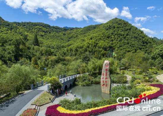 图片报道：余村今昔_fororder_03今日余村满目绿水青山（夏鹏飞摄） 拷贝