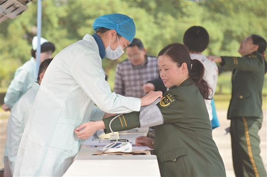 武警广西总队医院组织官兵参加无偿献血活动，缓解驻地血站燃眉之急