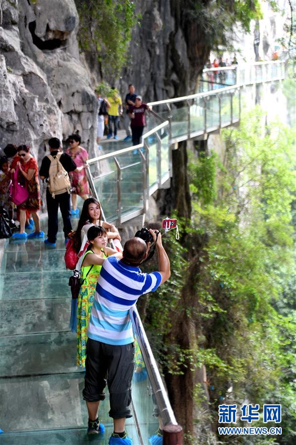 广西融安：暑期旅游热