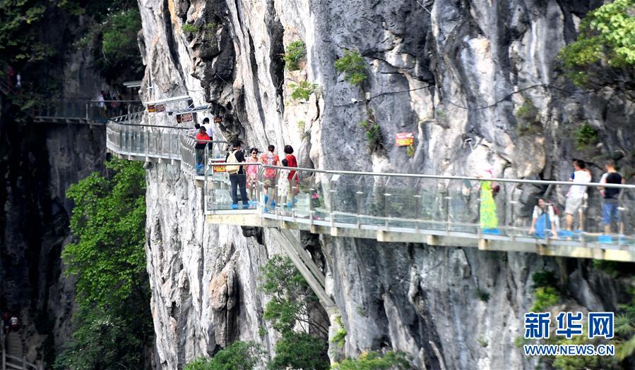 广西融安：暑期旅游热