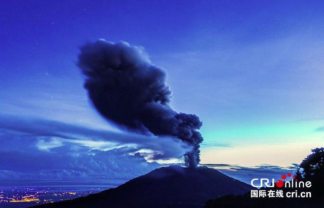 哥斯达黎加首都附近火山持续喷发 居民撤离(图)