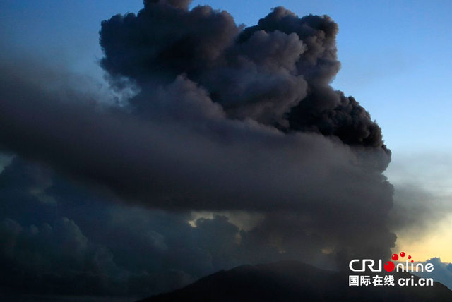 哥斯达黎加首都附近火山持续喷发 居民撤离(图)