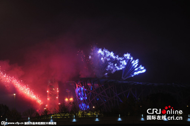 北京鸟巢燃放烟花迎APEC