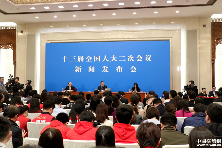 十三届全国人大二次会议新闻发布会在京举行