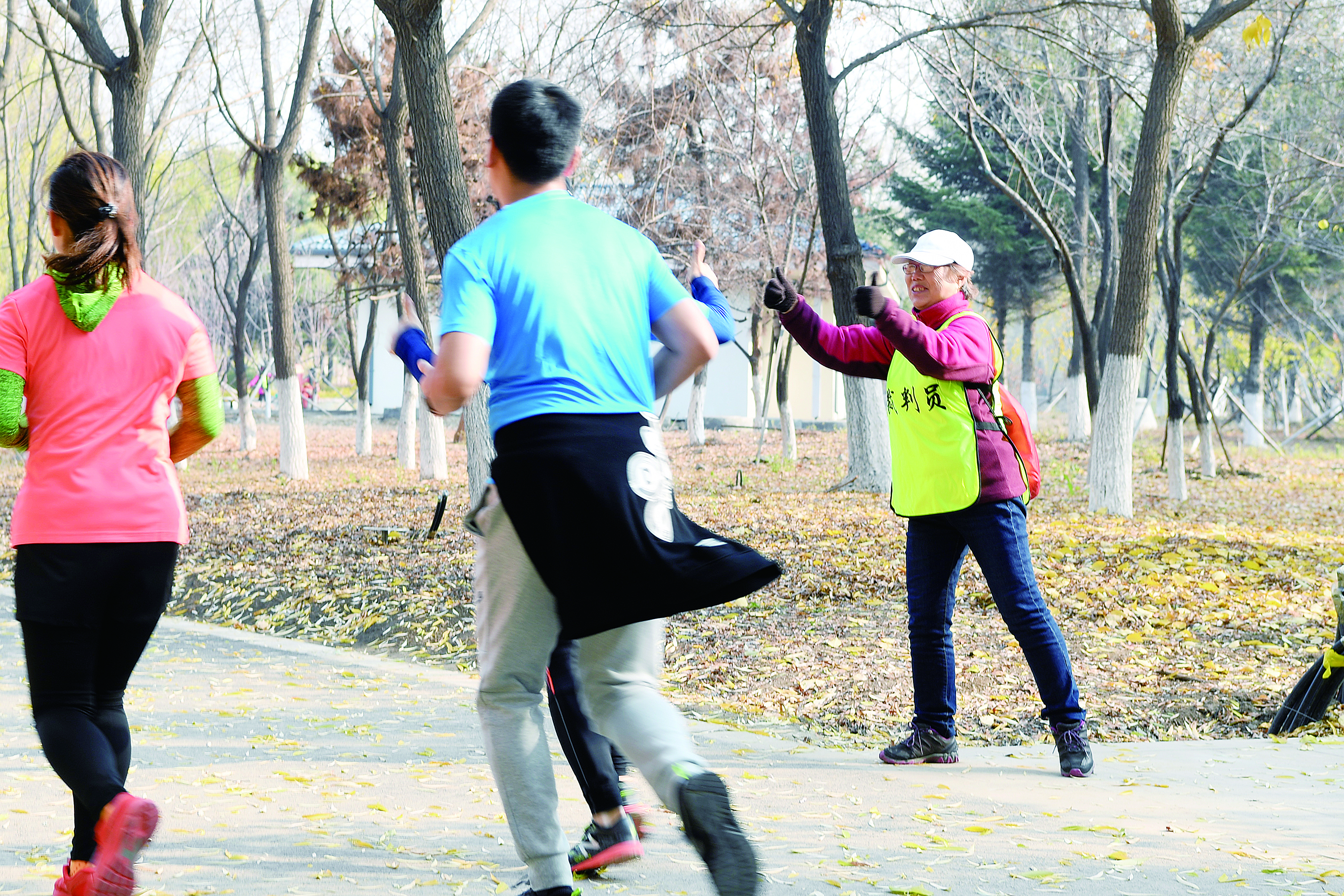 长春市第四届万米排位赛在伊通河中段举行