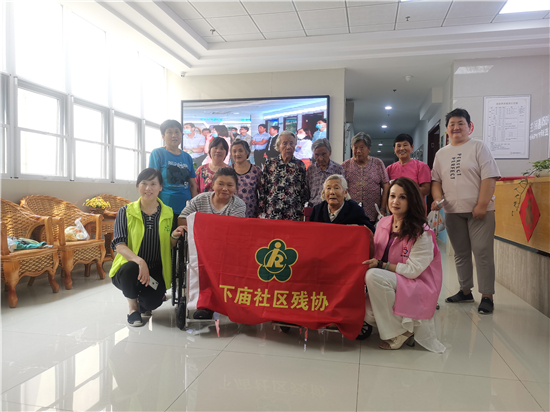 （有修改）（B 区县图文 三吴大地南京 移动版）洪水无情社区有爱 南京市下庙社区慰问转移老人