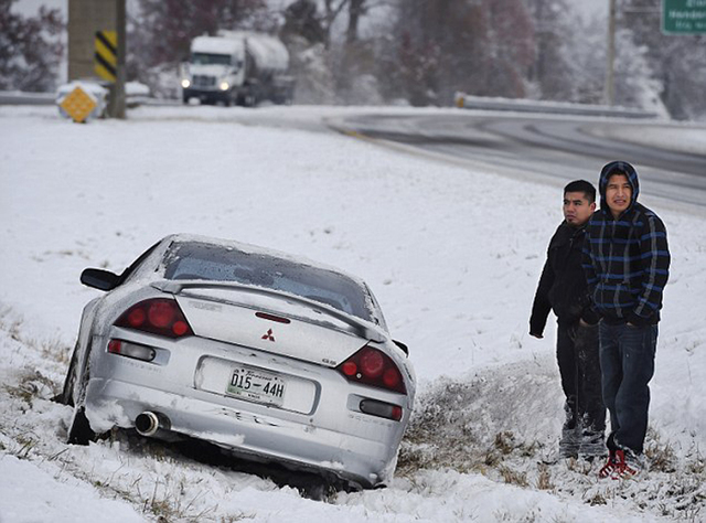 美国遭遇暴风雪袭击 已造成至少17人死亡(图)