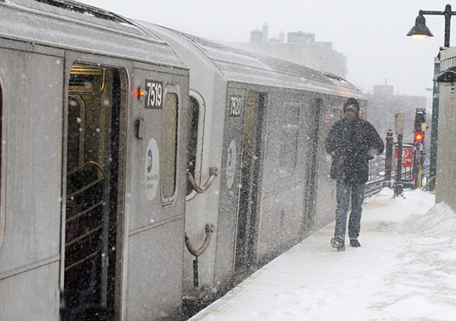 美国遭遇暴风雪袭击 已造成至少17人死亡(图)