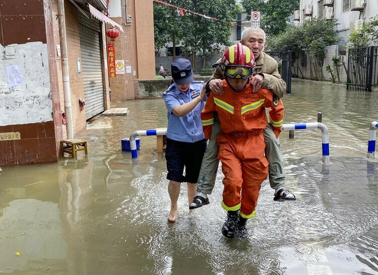 【B】致最可爱的人：奋斗在抗洪一线的重庆巴南民警