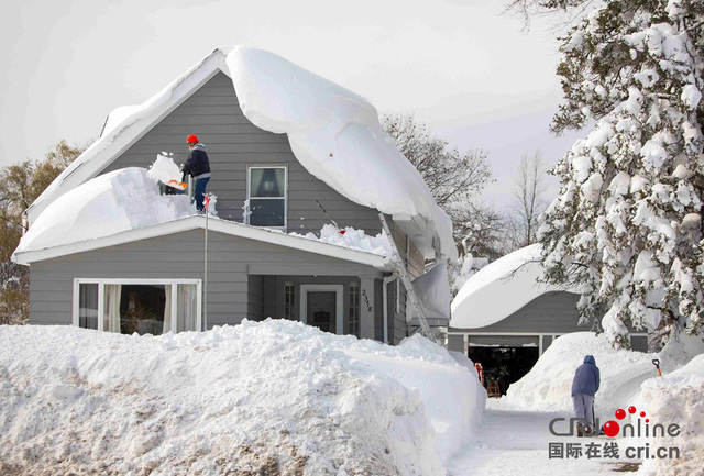 美国纽约州遭暴风雪袭击