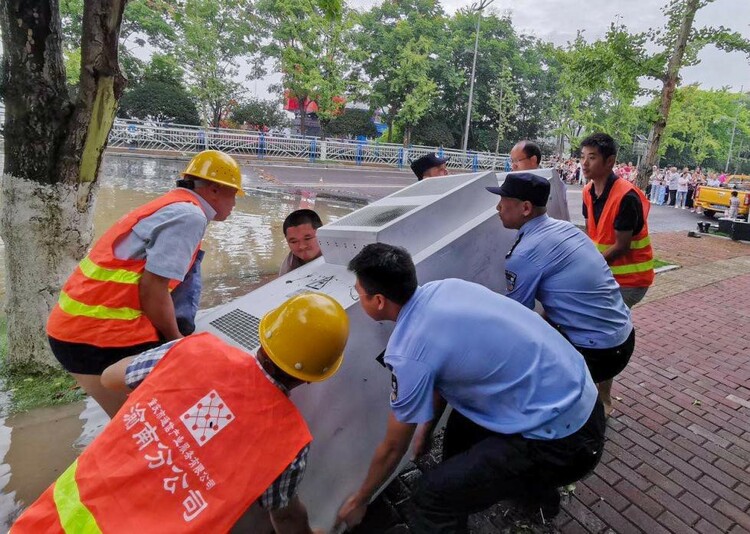 【B】致最可爱的人：奋斗在抗洪一线的重庆巴南民警