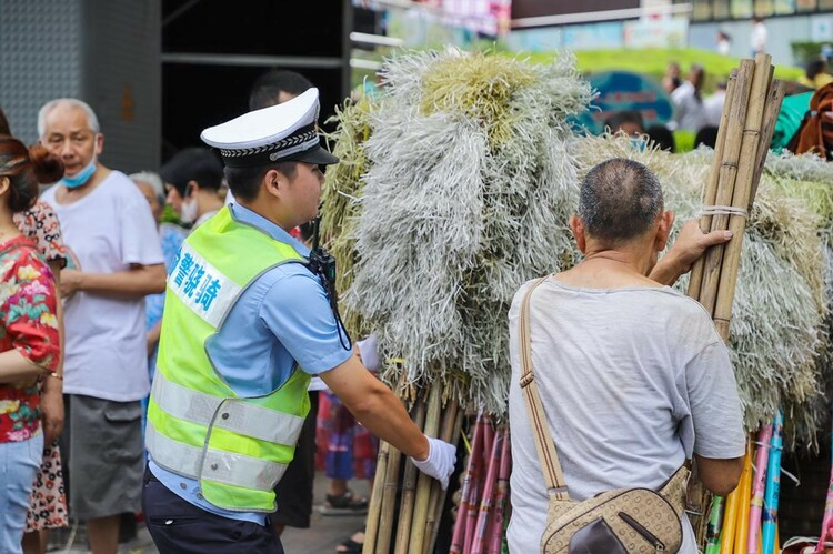 【B】致最可爱的人：奋斗在抗洪一线的重庆巴南民警