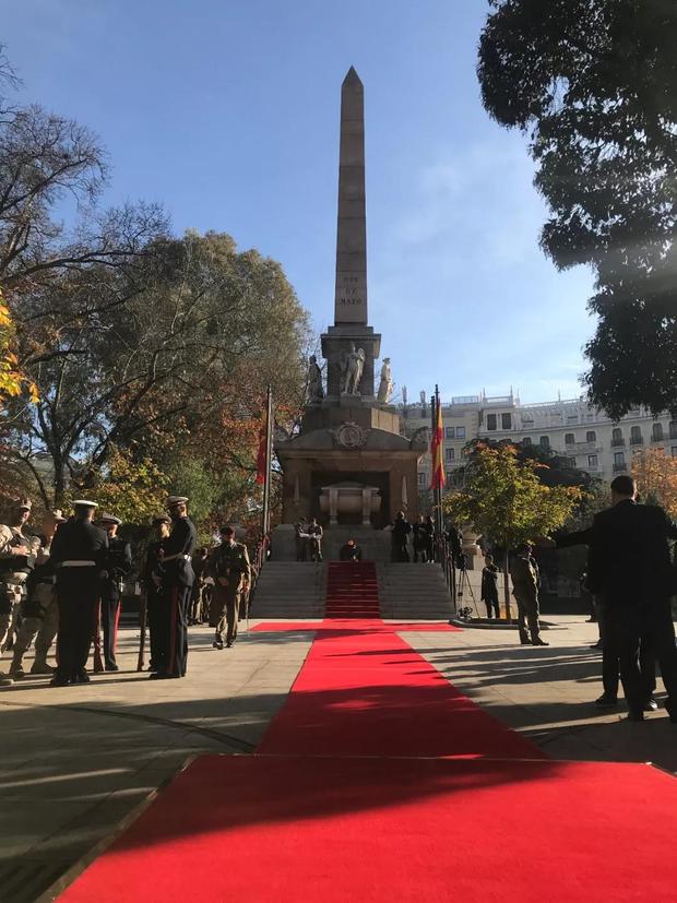 时政新闻眼丨习近平访西第二天，两国用行动证明什么是“最高级别的伙伴”