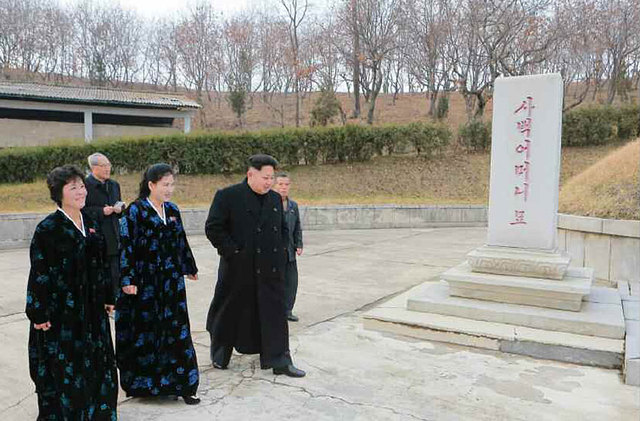 金正恩视察反美教育博物馆 妹妹金与正随行(图)