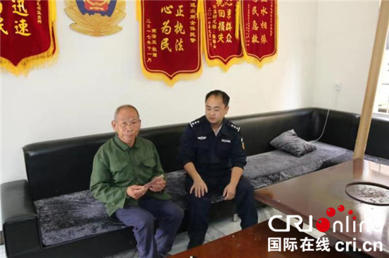 五保老人遭遇“低保“诈骗 湖北利川民警快速破案发还赃款