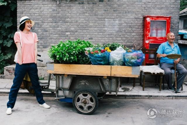 吴越曝光“双城记”写真 淡然优雅显迷人魅力