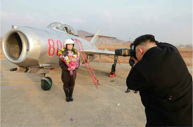 金正恩指导朝空军女歼击机飞行员训练(图)