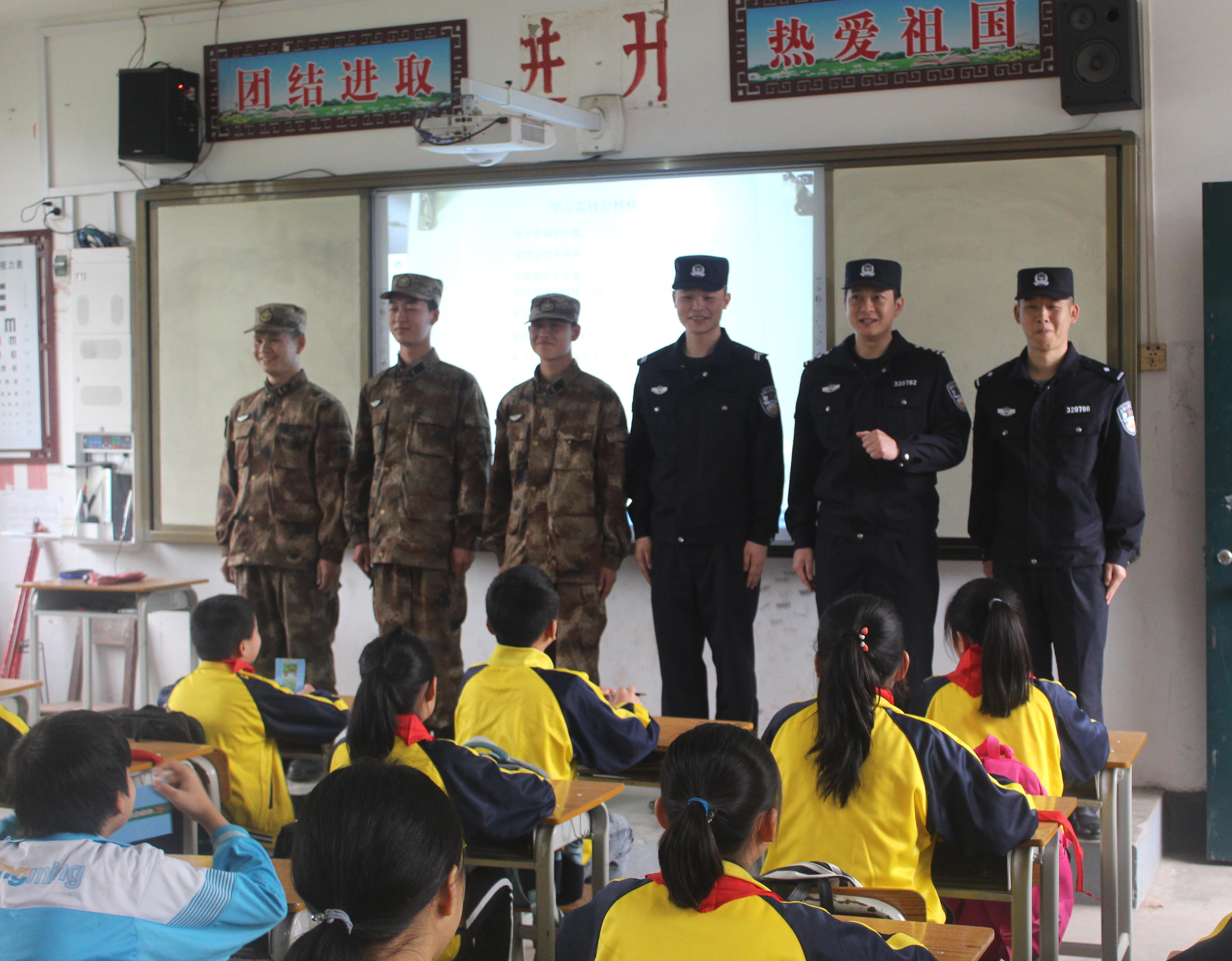 崇左宁明：学习雷锋精神 争做雷锋传人