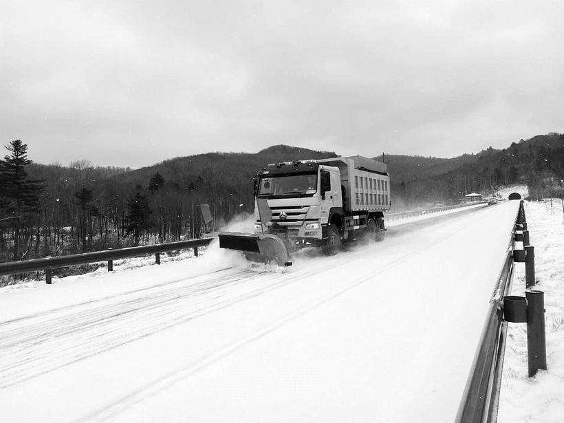 吉林省高管局指挥中心积极应对降雪天气