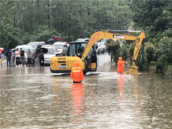 【B】平顶山市鲁山县：全力抢修 确保道路安全畅通