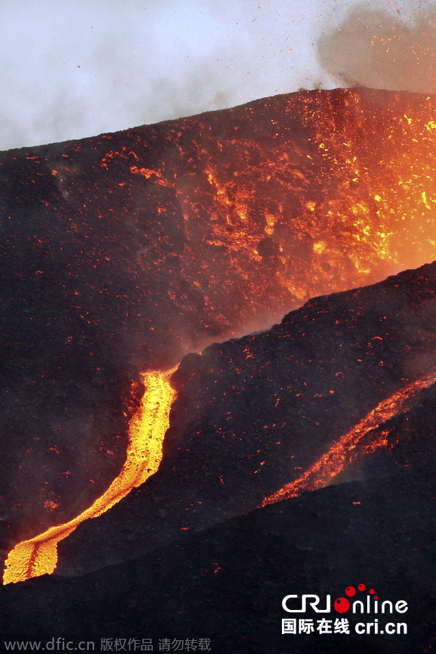 佛得角福古火山沉寂近20年后首次喷发