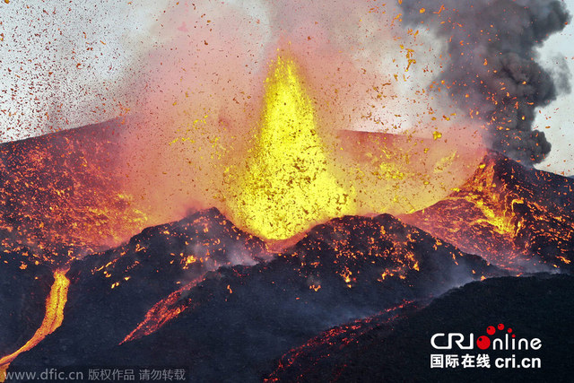 佛得角福古火山沉寂近20年后首次喷发