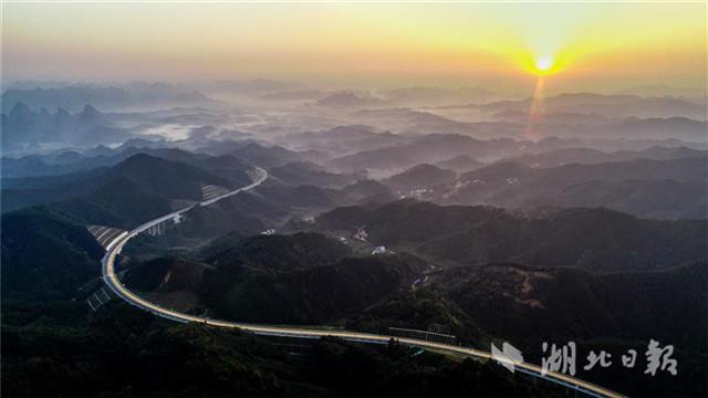 广西最美高速“湖北造”