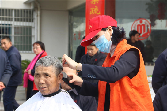 “青春辉映夕阳红  敬老助老我行动”学雷锋活动走进陕西勉县中心敬老院