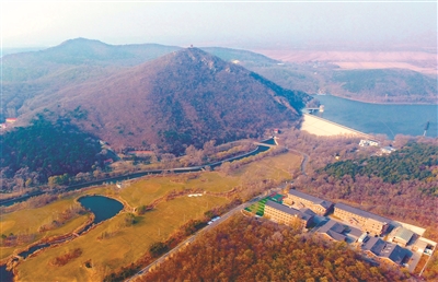 沈阳棋盘山：远眺山色水无声